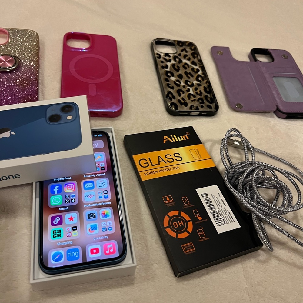 Apple iPhone 13 unlocked ,128 GB  blue 89% battery health  and free cases